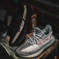 Hoe combineer je sneakers met een jurk voor elke gelegenheid?