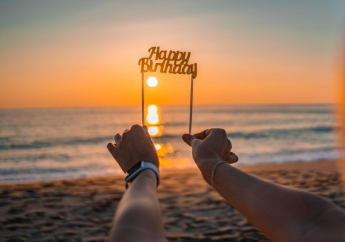 Verjaardag op vakantie vieren: zo maak je er een feestje van, waar je ook bent