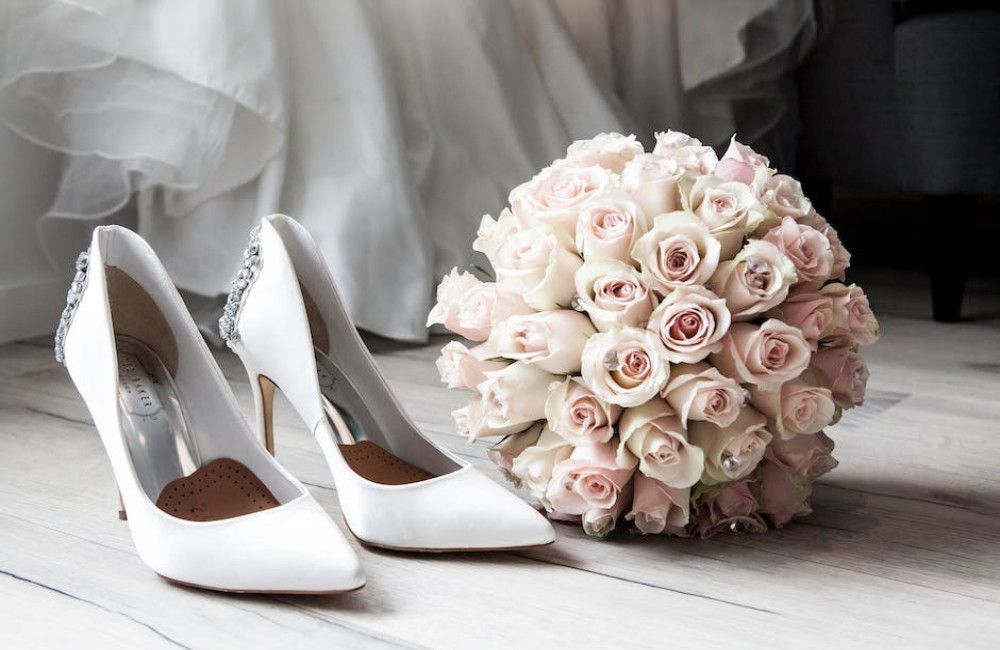 Wat draag je naar een bruiloft als gast? Inspiratie voor elke dresscode